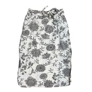 Chic Floral Maxi Skirt in Gray